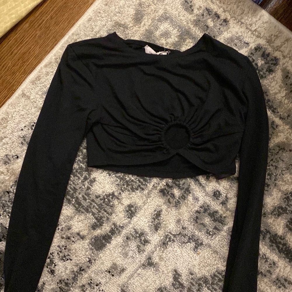 Cropped keyhole long sleeve UO black top